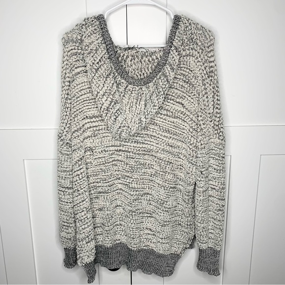 🎉Young Fabulous & Broke Popcorn Knit Sweater Gray very lightweight & cozy - Picture 4 of 7